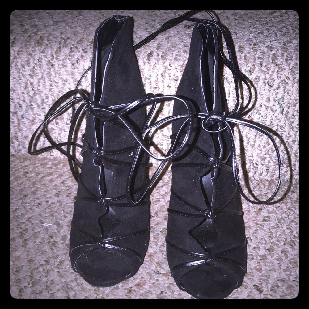 Size 8.5 Bootie w/o box